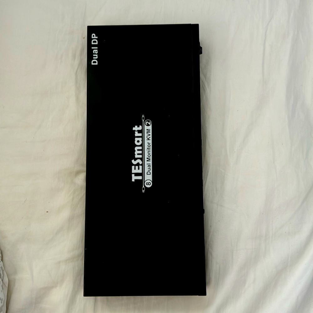 TESmart 8 Dual Monitor KVM 2